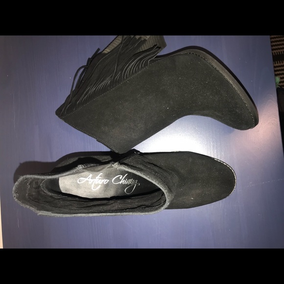 Never Worn Beautiful Suede Fringe Booties - Picture 4 of 6